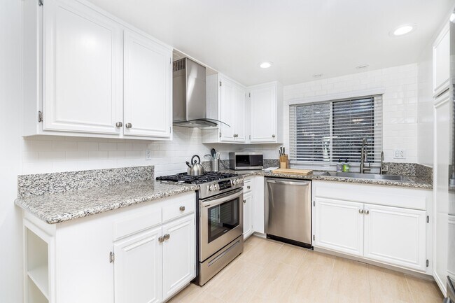 Photo - 29202 Heathercliff Rd