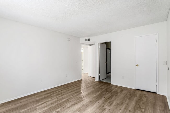 Photo - Chatsworth Rent This Now Unit E8GHT