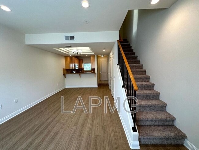 Photo - 12217 Moorpark St