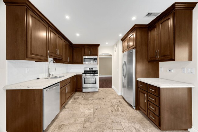 Building Photo - Beautiful 2-Story, 3-Bedroom, 3-Bath Townhome Community Pool