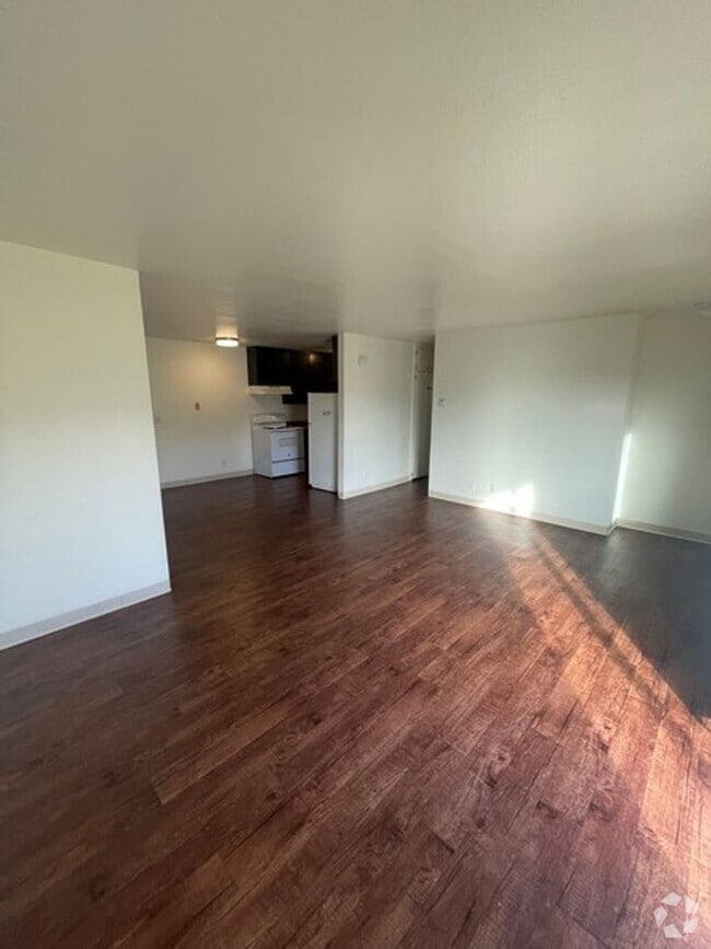 Building Photo - Downstairs 3 bedroom / $250 Smart & Final ... Unit 1 Rental