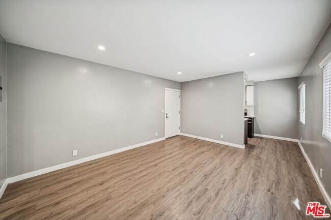 Photo - 252 S New Hampshire Ave Unit 4