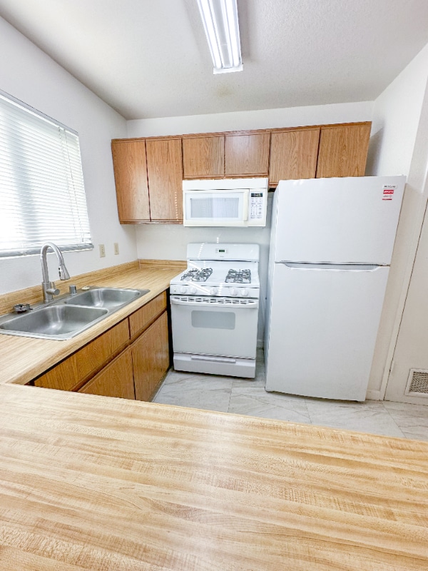 Building Photo - 73874 Sunnyvale Dr Rental