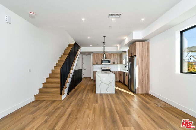 Photo - 2204 1/2 Carmona Ave