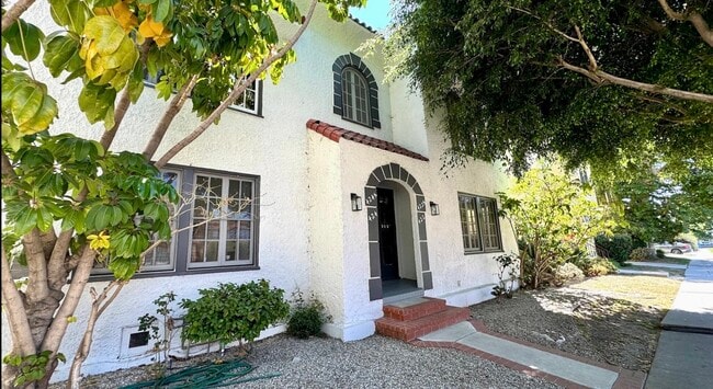 Building Photo - 422 N Spaulding Ave Unit L422