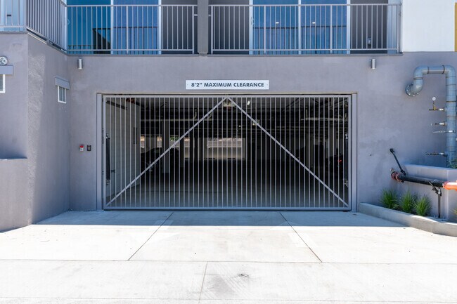 Garage - Bermuda Court