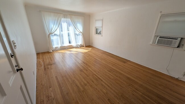 Building Photo - 150 Ximeno Ave Unit 150 Ximeno - Upstairs
