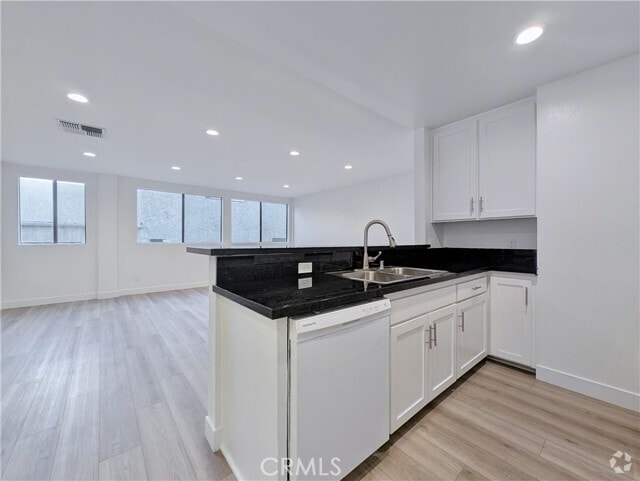 Building Photo - 17312 Chatsworth St Unit E Rental