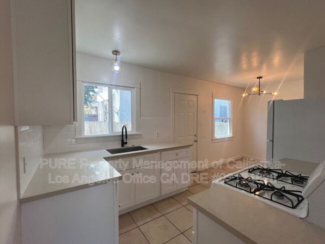 Building Photo - 627 W 23rd St Rental
