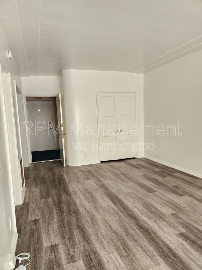 Building Photo - 1781 N Orchid Ave Unit 103 Rental