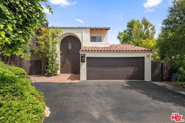 Building Photo - 2492 Banyan Dr Rental