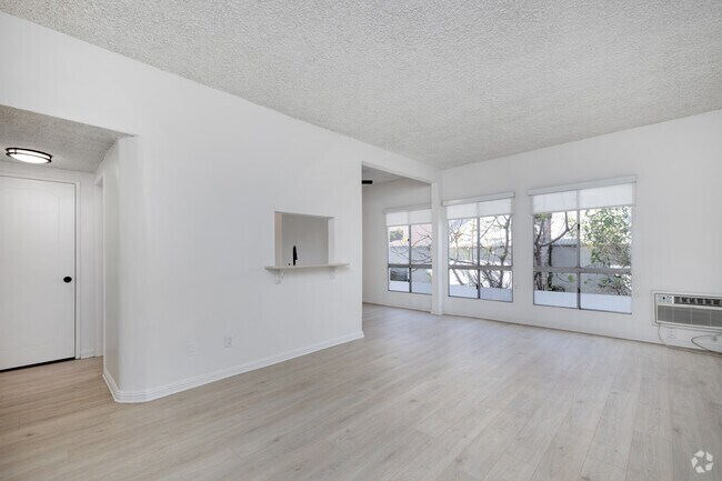 1BD, 1BA - 650SF - Living Room - 1450 Midvale