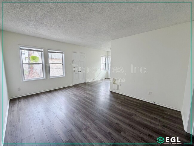 Photo - 315 W Queen St