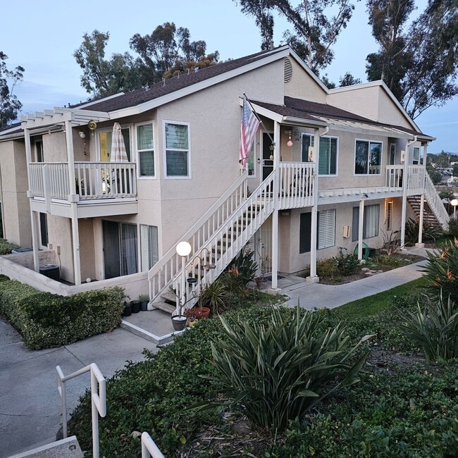 Building Photo - 219 Diamond Way Unit C