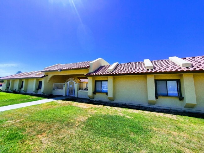 82145 Valencia Ave - 82145 Valencia Ave Apartments