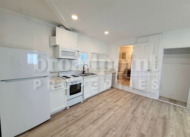 Photo - 702 Pitman St