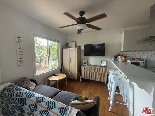 Photo - 710 Stepney St
