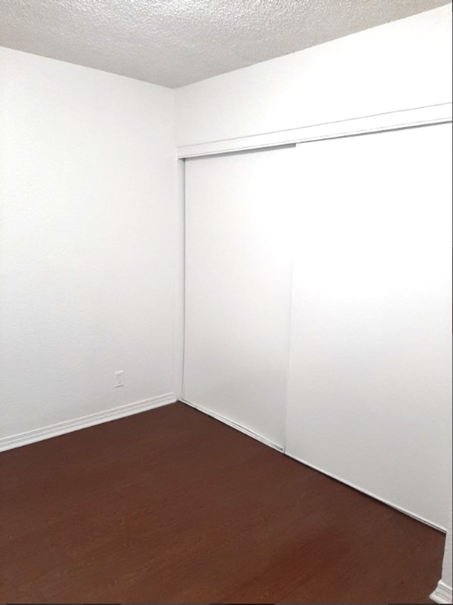 Photo - 734-736 E 80th Unit 736