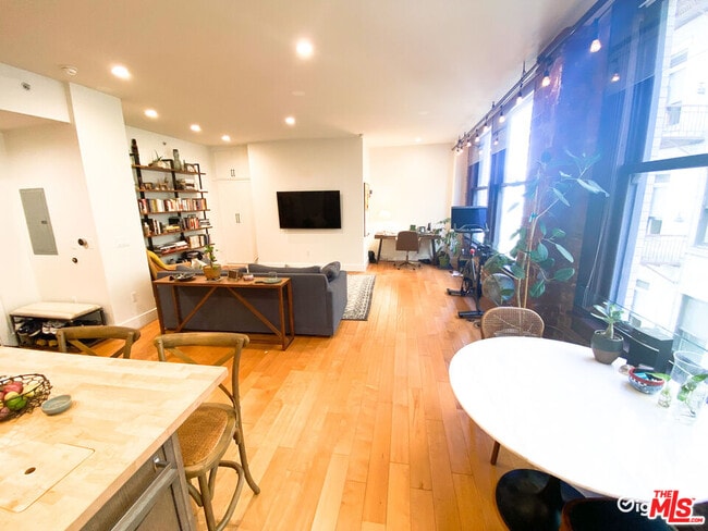 Photo - 460 S Spring St Unit 910