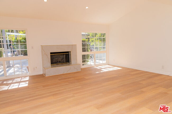 Photo - 24316 Burbank Blvd