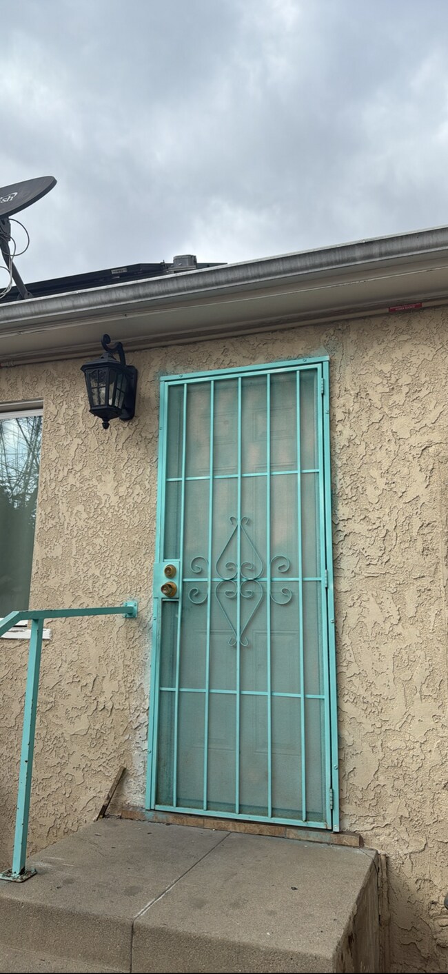 Photo - 4327 Kenwood Ave Unit Back Studio