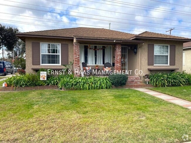 Building Photo - 6152 McKnight Dr Rental