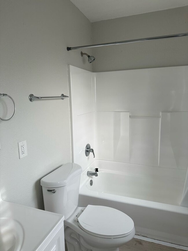 Photo - 714 E 81st St Unit 716