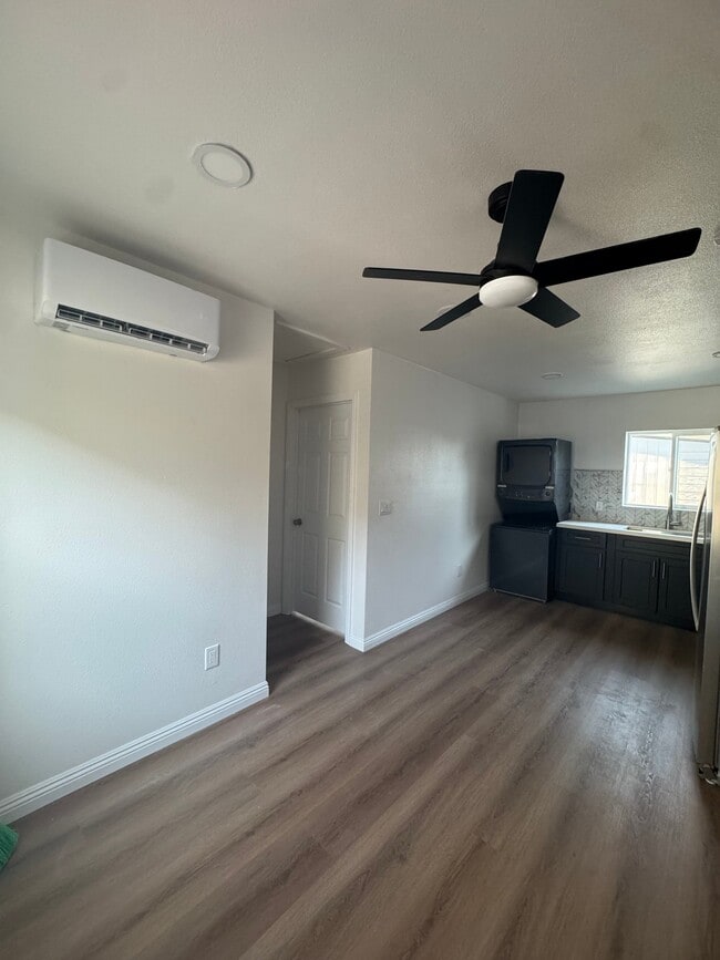 Photo - 1289 W 27th St