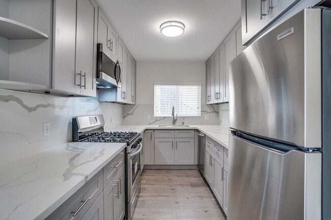 Building Photo - 4111 Somerset Dr Unit 4111-B