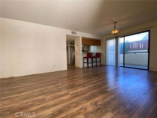 Building Photo - 987 E Del Mar Blvd Unit 9