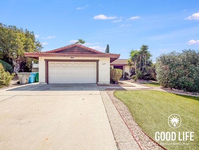 Photo - 6645 Amberly St