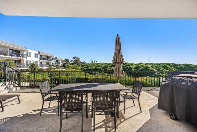 Photo - 235 Avenida Lobeiro