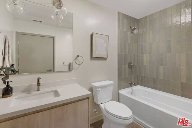 Photo - 6320 Garvanza Ave Unit 211