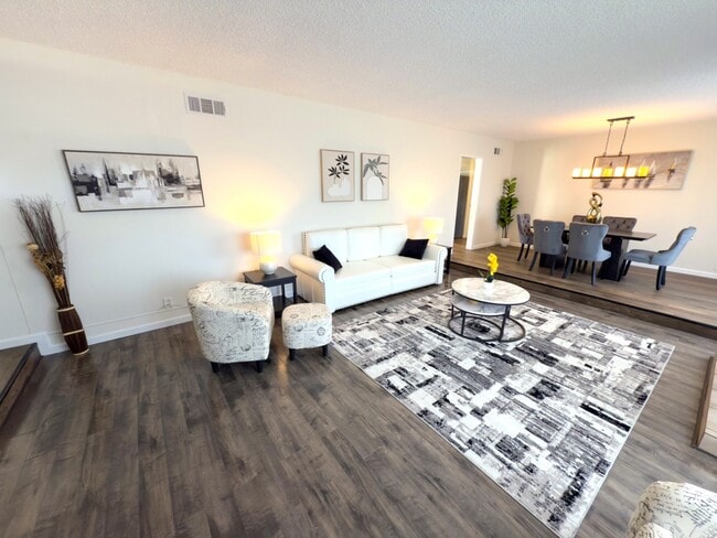 Photo - 176 W Gainsborough Rd
