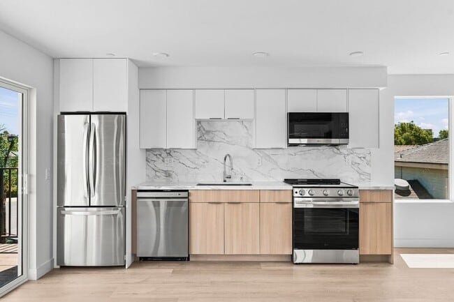 Building Photo - 1259 Lincoln Ave Unit Apt #201