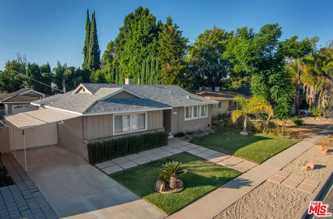 Photo - 19210 Sylvan St House
