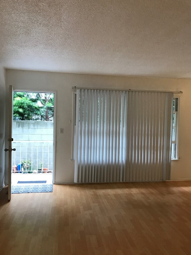 entrance to unit - 225 Bay St