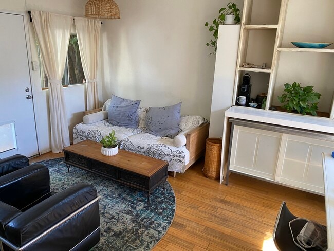 Building Photo - 12456 Short Ave Unit cottage