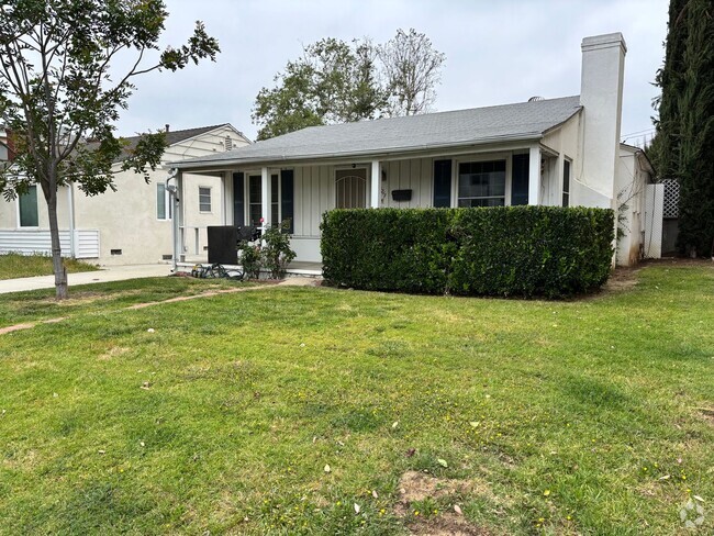 Building Photo - Charming Sherman Oaks Home!