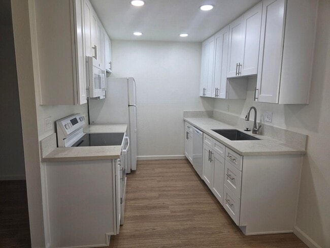 Photo - OPEN HOUSE: 1/3 12:30-1:30PM ~ Pacific Beach 2 Bedroom with Garage Unit 4122-H