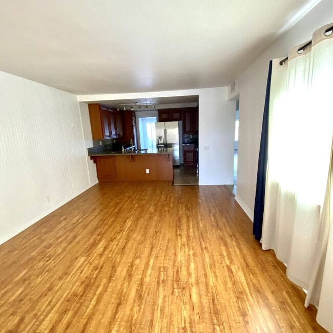 Photo - Beautiful - Upgraded 3 Bedroom Townhome - Excellent location