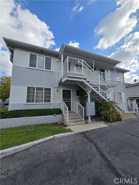 Building Photo - 502 E Cypress Ave