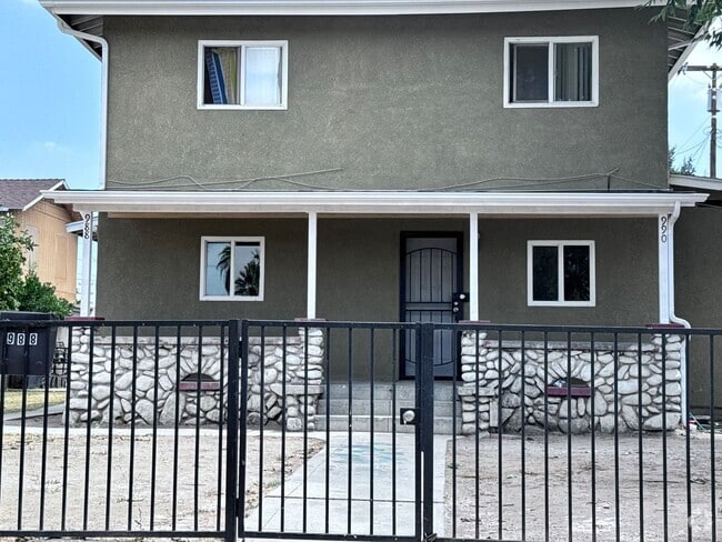 Building Photo - Newly Renovated 3 Bed, 3 Bath Ground Floor... Rental