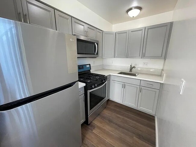 Building Photo - 1255 N Stone St