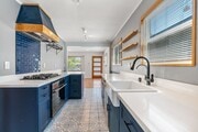 Photo - Move-in ready Magnolia Park gem — modern f... House