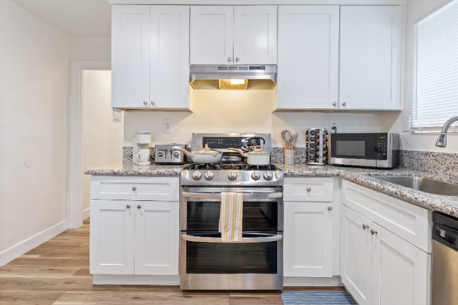 Photo - 225 S Main St