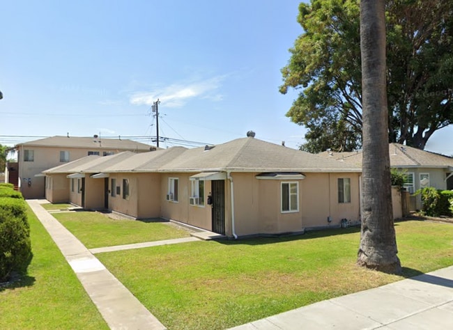 Building Photo - 11730 Lakewood Blvd Unit 11730 Lakewood