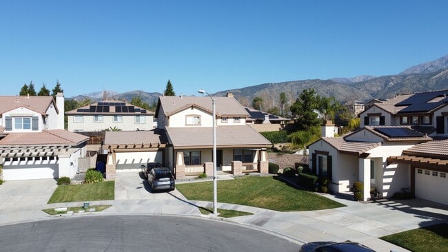 Building Photo - Beautiful 5 bedroom 3 bathroom home in Yucaipa