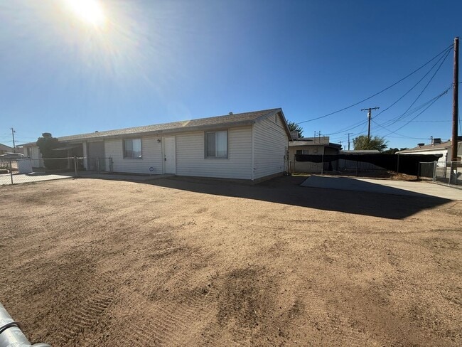 Building Photo - Hesperia Duplex-Spacious 2 Bedrooms, 1 Bat...