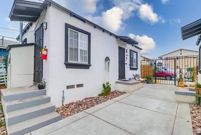 Photo - 4065 - 4071 Chamoune Avenue